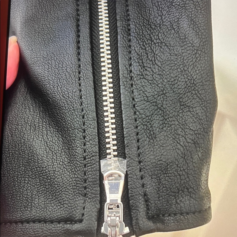 SPANX Black Leather Jacket NWOTS size M pit to pit 19 inches - Picture 4 of 9